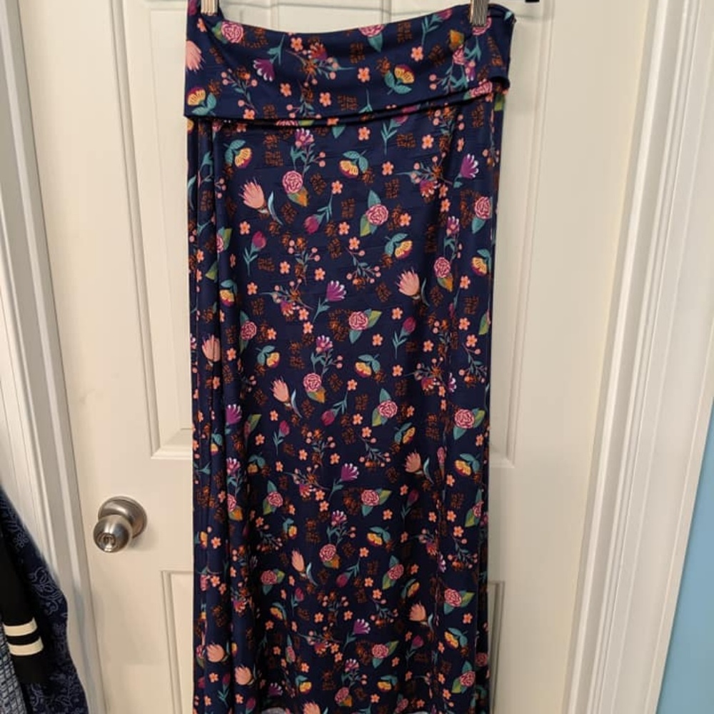 Small Lularoe Maxi - Picture 2 of 2